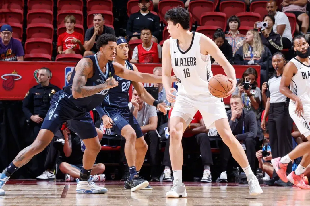 Được công bố tại NBA Summer Le