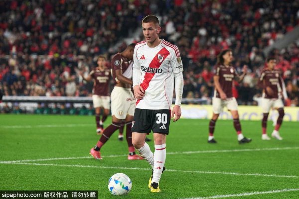 River Plate ra mắt trong mùa m