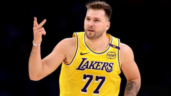 Đội hình của Lakers được phát 